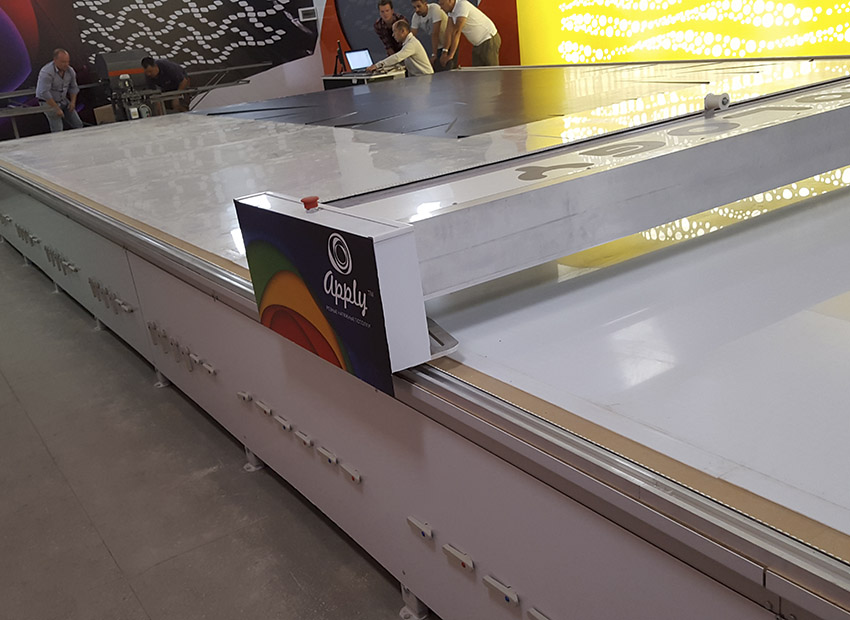 станок с ЧПУ для раскроев полотен