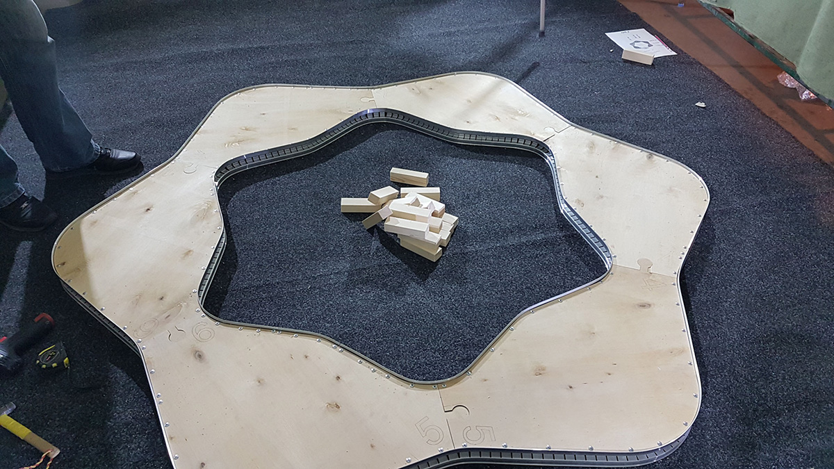 Сборка конструкций для монтажа двухуровневых потолков 3