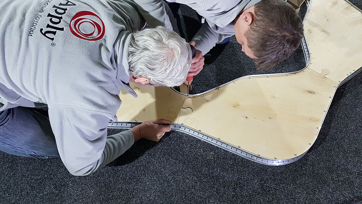 Сборка конструкций для монтажа двухуровневых потолков 2