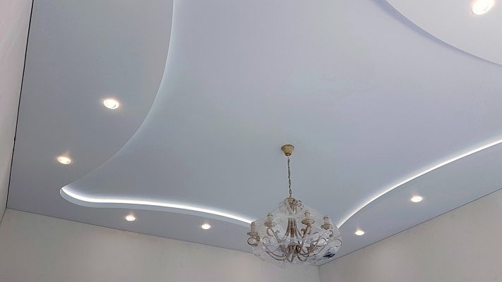 двухуровневые натяжные потолки 10